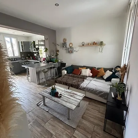 Maison Mitoyenne Proche Holiday home Avignon