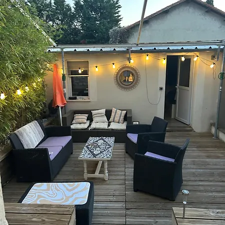 Holiday home Maison Mitoyenne Proche *