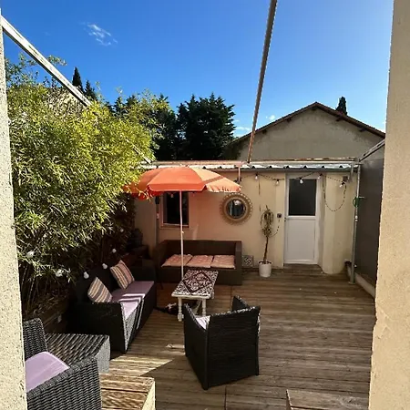 Holiday home Maison Mitoyenne Proche *